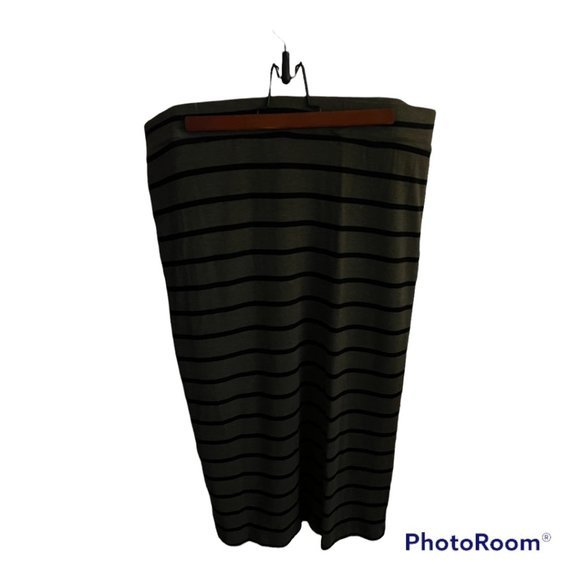 Apt ( Pencil Skirt - Picture 2 of 3